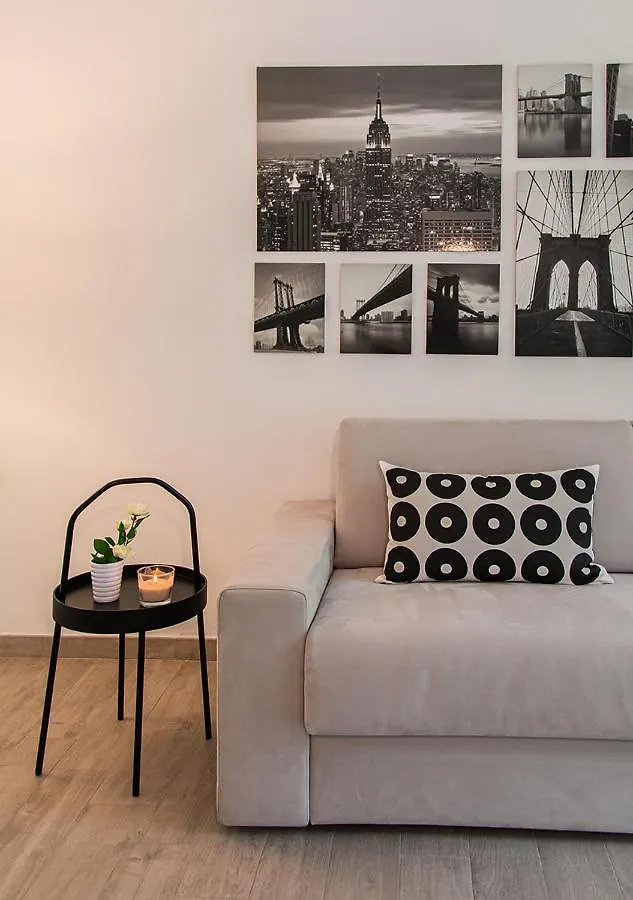 Le Logge 1: Cozy Studio Near Piazza Umberto I, La Maddalena Italy